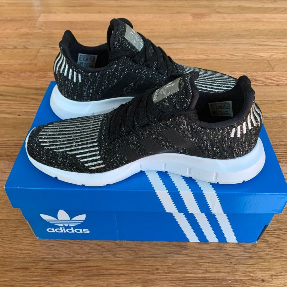 Adidas Swift Run Black / Metallic Womens Shoes - Picture 2 of 6